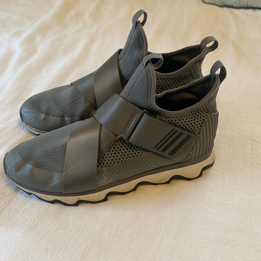 Sorel strappy tennis shoes